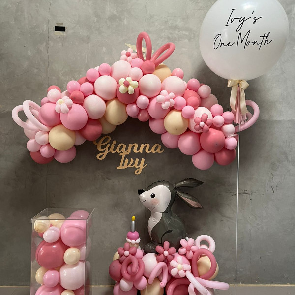 Bunny Wonderland Configuration with 3feet Balloon Helium