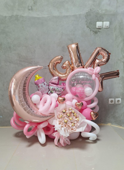 Base Baby Girl with Bouquet Ferrero